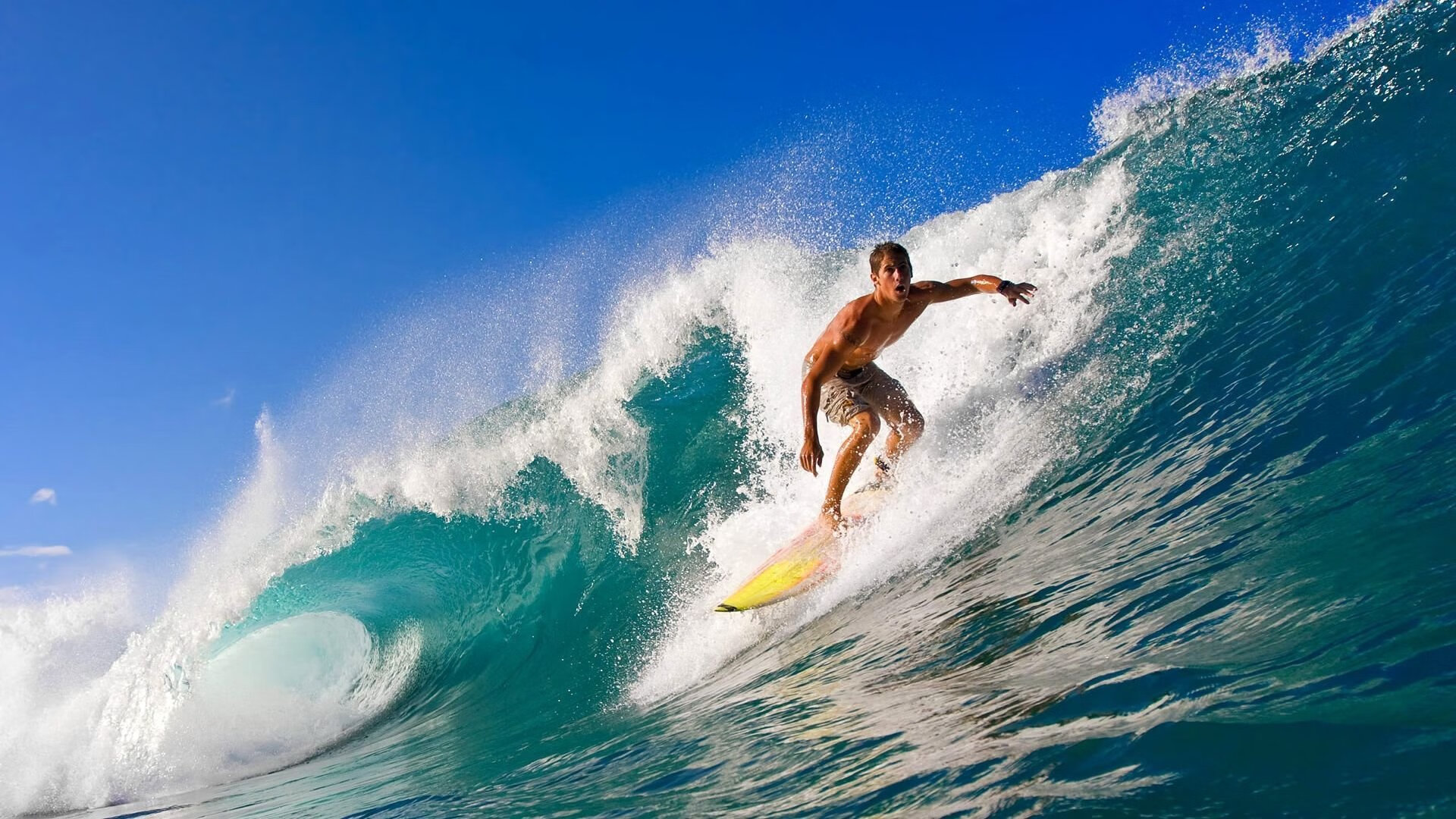 皮特·卡普尔展现出强大的耐力与速度，成为比赛中的加速器，卡特皮特森